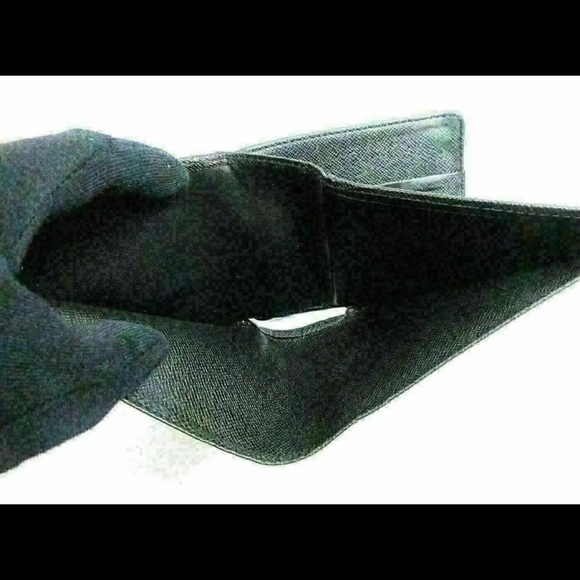 Authentic LV Taiga Green Wallet - Picture 5 of 8